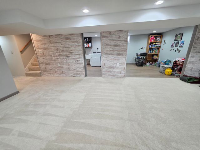418 19th St NW, Minot, ND 58703