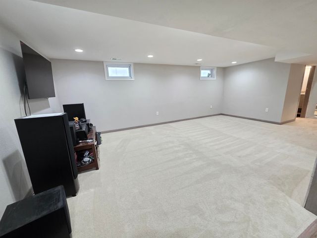 418 19th St NW, Minot, ND 58703