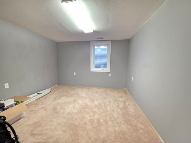 418 19th St NW, Minot, ND 58703
