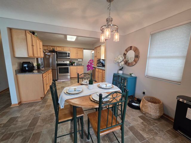 418 19th St NW, Minot, ND 58703