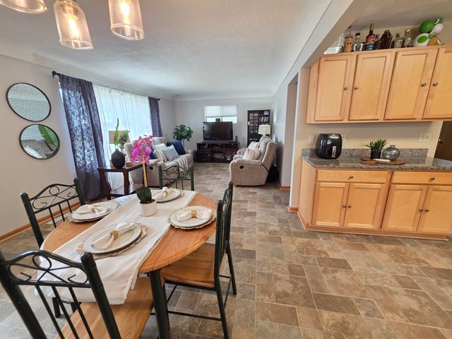 418 19th St NW, Minot, ND 58703