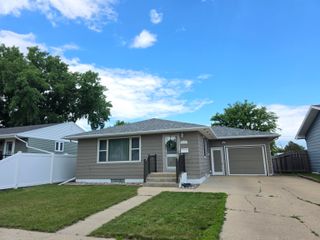 418 19th St NW, Minot, ND 58703