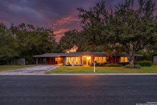 1204 27th, Hondo, TX 78861