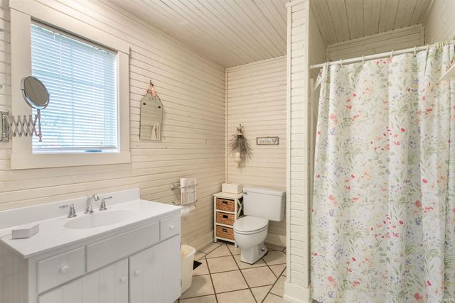 68255 Lilac Road, Lakeville, IN 46536
