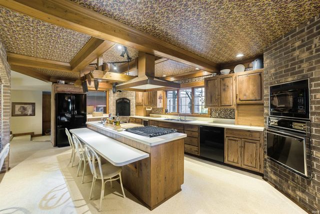 68255 Lilac Road, Lakeville, IN 46536