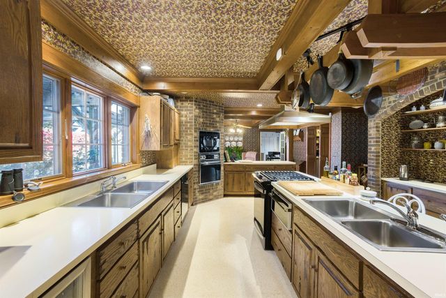 68255 Lilac Road, Lakeville, IN 46536