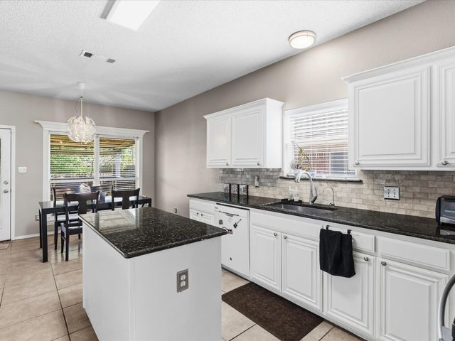 508 Road Runner Drive, Arlington, TX 76002