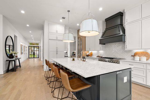 2610 Centenary Street, West University Place, TX 77005