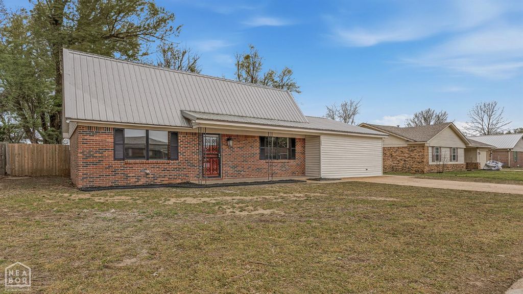 1404 Normandy Lane, Blytheville, AR 72315