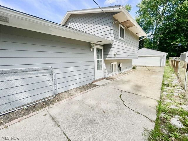 4885 Lear Nagle Road, North Ridgeville, OH 44039