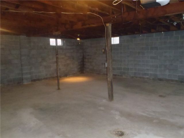 2614 Old Pittsburgh, Shenango Twp, PA 16101