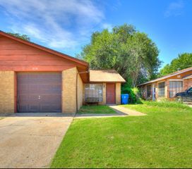 218 Windsor Way, Midwest City, OK 73110