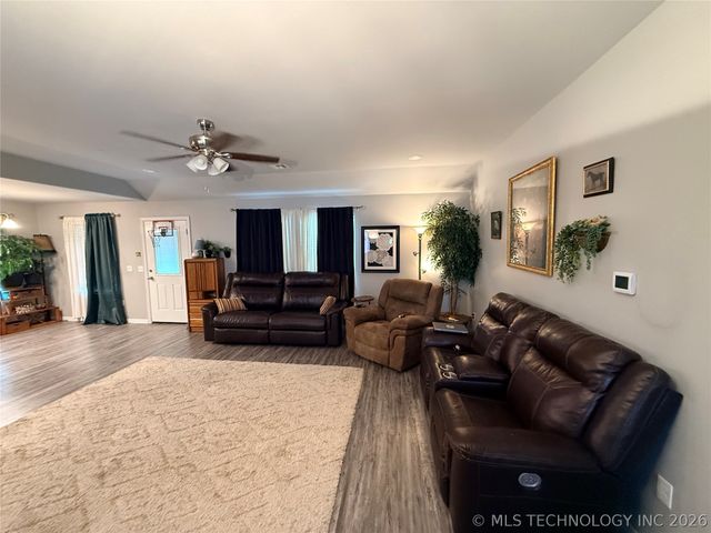 114 Lake Meadow Loop Drive, Durant, OK 74701