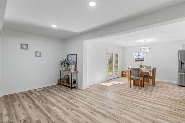 5038 Longbrook Circle, Winston-salem, NC 27105