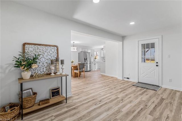 5038 Longbrook Circle, Winston-salem, NC 27105