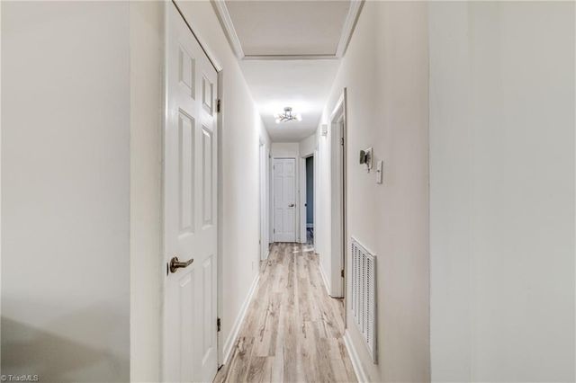 5038 Longbrook Circle, Winston-salem, NC 27105