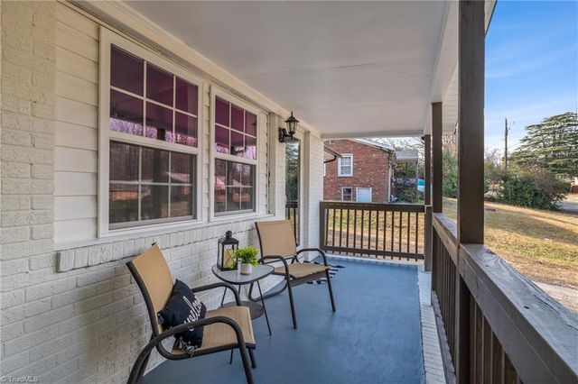 5038 Longbrook Circle, Winston-salem, NC 27105