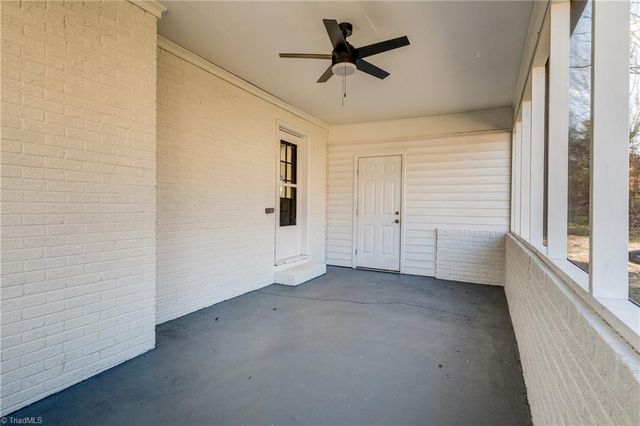 5038 Longbrook Circle, Winston-salem, NC 27105