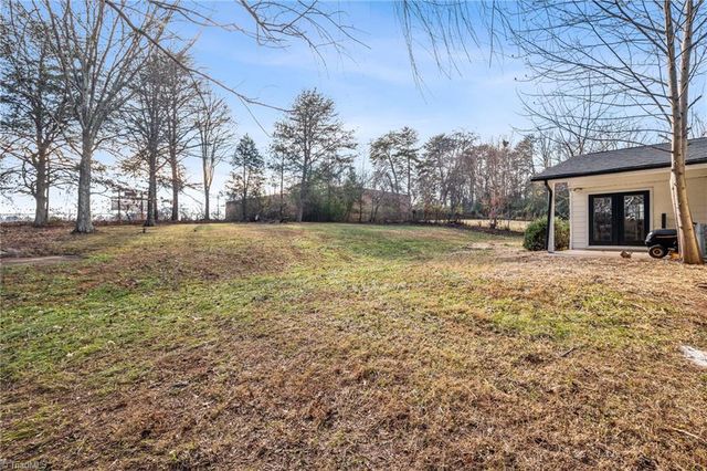 5038 Longbrook Circle, Winston-salem, NC 27105