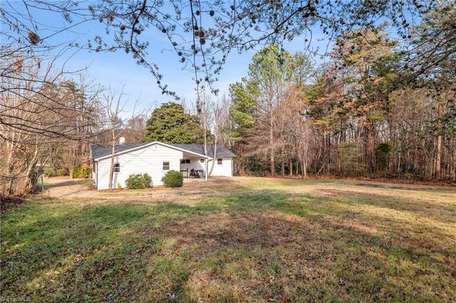 5038 Longbrook Circle, Winston-salem, NC 27105