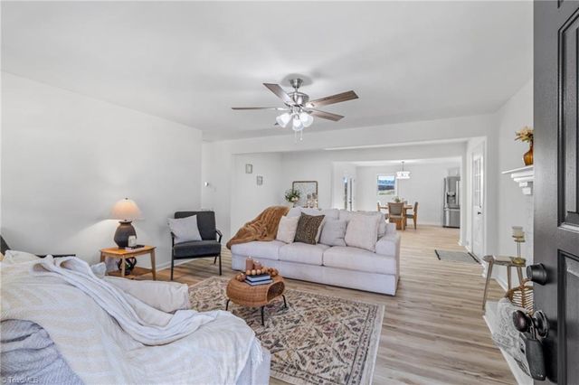 5038 Longbrook Circle, Winston-salem, NC 27105