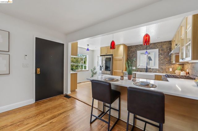 4614 Fairbairn Ave, Oakland, CA 94619