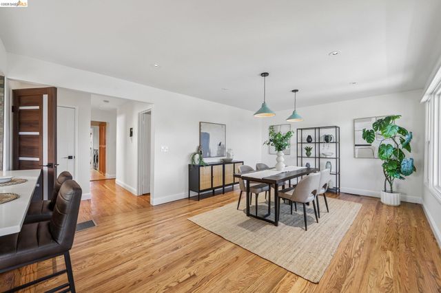4614 Fairbairn Ave, Oakland, CA 94619