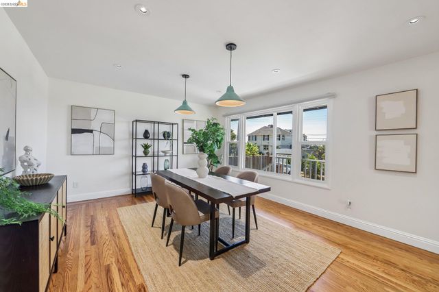 4614 Fairbairn Ave, Oakland, CA 94619