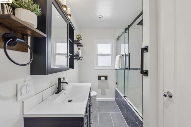 4614 Fairbairn Ave, Oakland, CA 94619