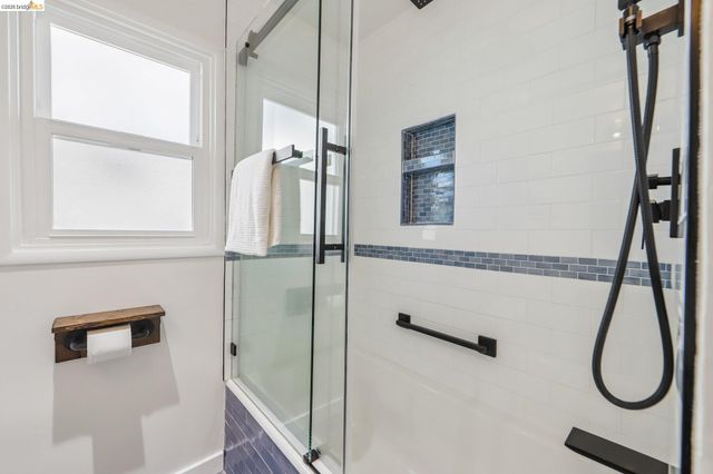 4614 Fairbairn Ave, Oakland, CA 94619