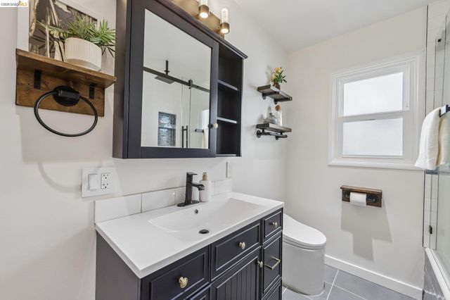 4614 Fairbairn Ave, Oakland, CA 94619