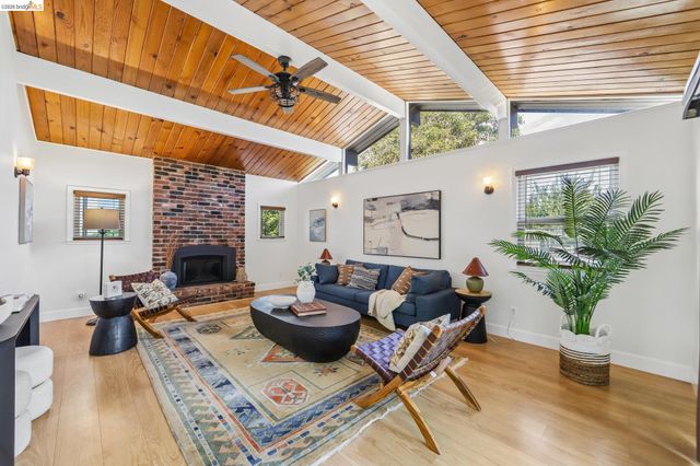 4614 Fairbairn Ave, Oakland, CA 94619