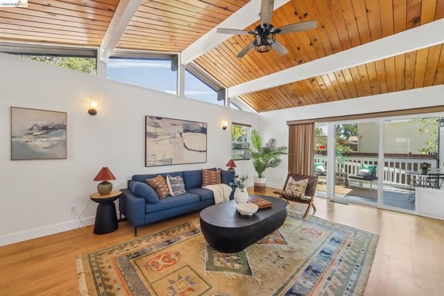 4614 Fairbairn Ave, Oakland, CA 94619