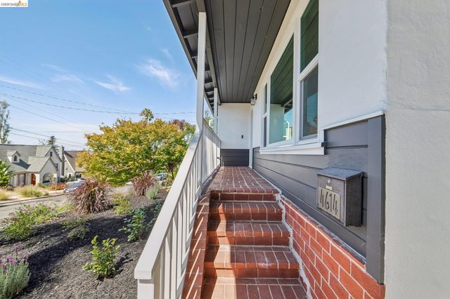 4614 Fairbairn Ave, Oakland, CA 94619