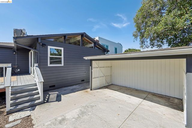 4614 Fairbairn Ave, Oakland, CA 94619