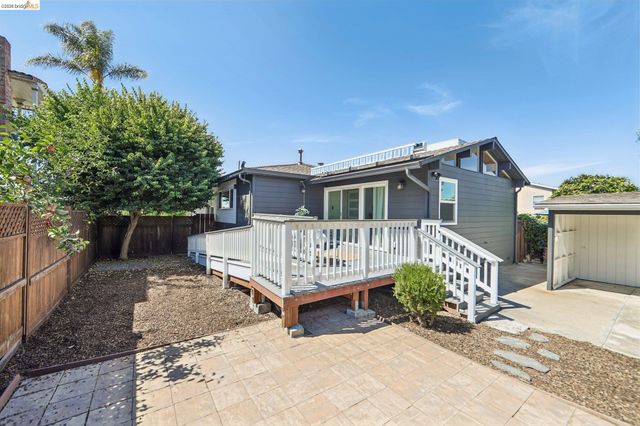 4614 Fairbairn Ave, Oakland, CA 94619