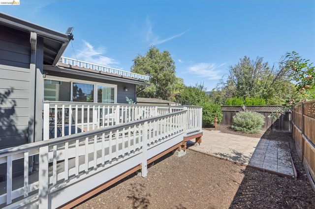 4614 Fairbairn Ave, Oakland, CA 94619