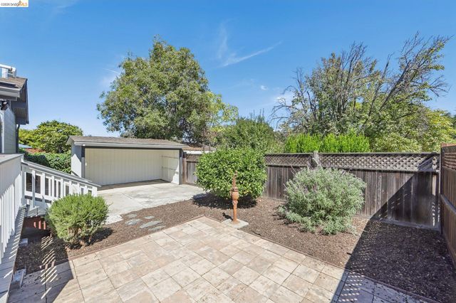 4614 Fairbairn Ave, Oakland, CA 94619