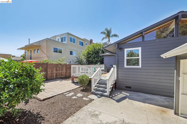 4614 Fairbairn Ave, Oakland, CA 94619