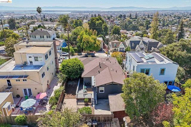 4614 Fairbairn Ave, Oakland, CA 94619
