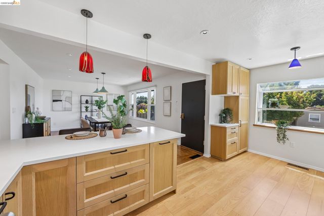 4614 Fairbairn Ave, Oakland, CA 94619