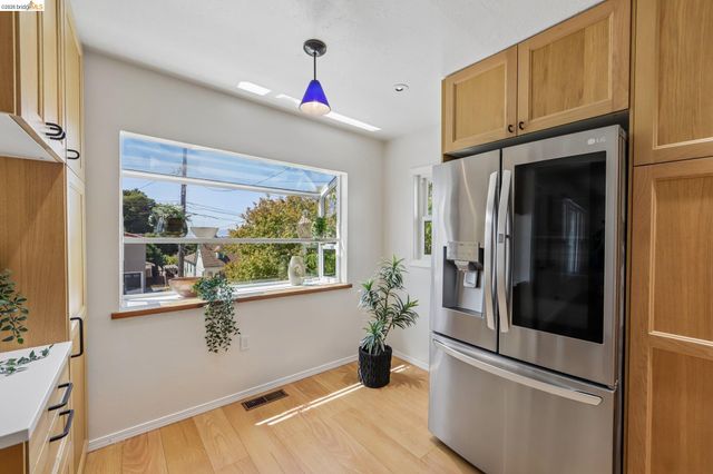 4614 Fairbairn Ave, Oakland, CA 94619