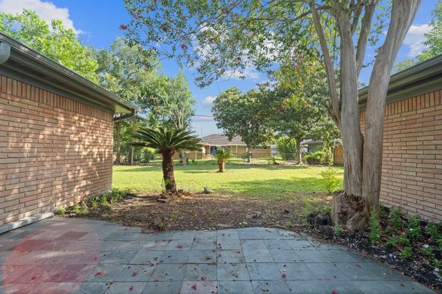 4738 Briarbend Drive, Houston, TX 77035