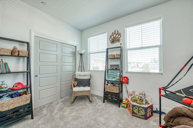 920 Ponderosa Way W, Madera, CA 93636