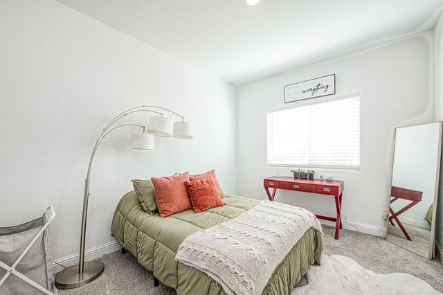 920 Ponderosa Way W, Madera, CA 93636