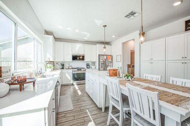 920 Ponderosa Way W, Madera, CA 93636