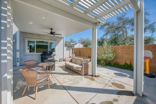 920 Ponderosa Way W, Madera, CA 93636