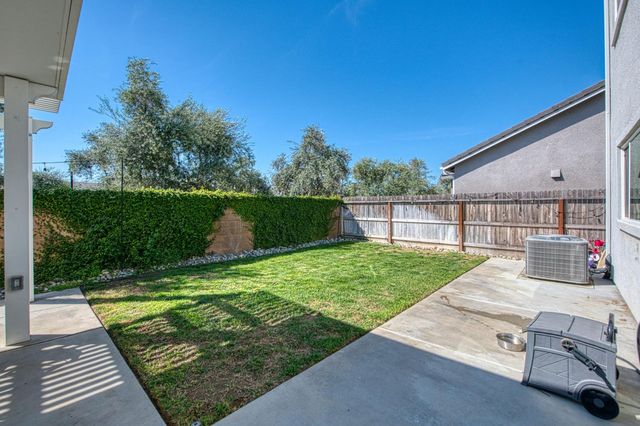 920 Ponderosa Way W, Madera, CA 93636