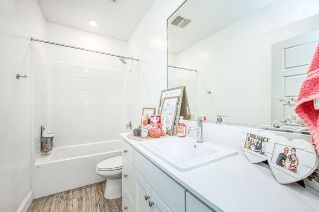 920 Ponderosa Way W, Madera, CA 93636