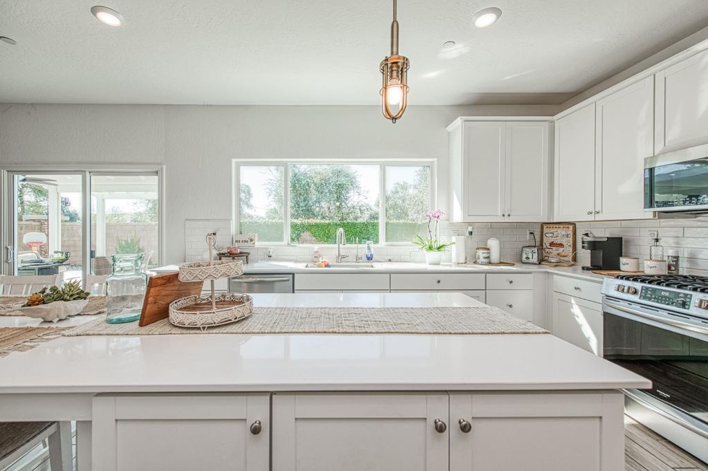 Image 25 of property listing at 920 Ponderosa Way W, Madera, CA 93636